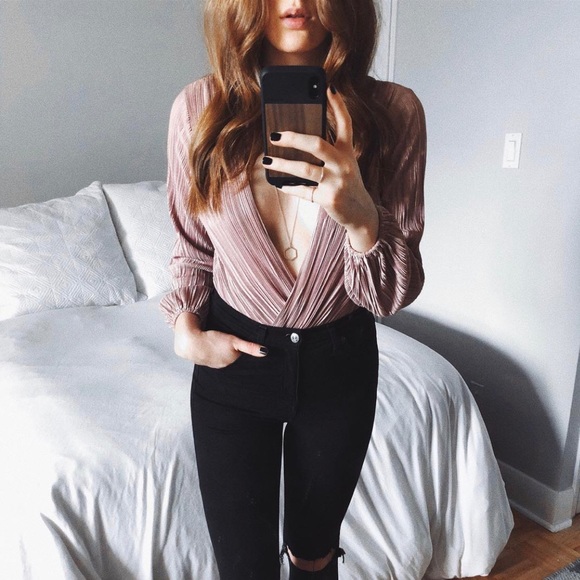 ASTR Rose Deep V Bodysuit - Picture 1 of 4